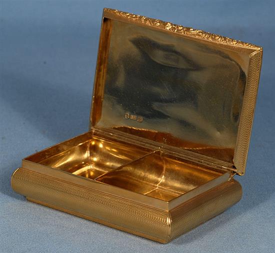 A William IV double compartment silver gilt table snuff box, Length 5”/123mm Width 3 ½”/86mm Weight: 13.3oz/377grms